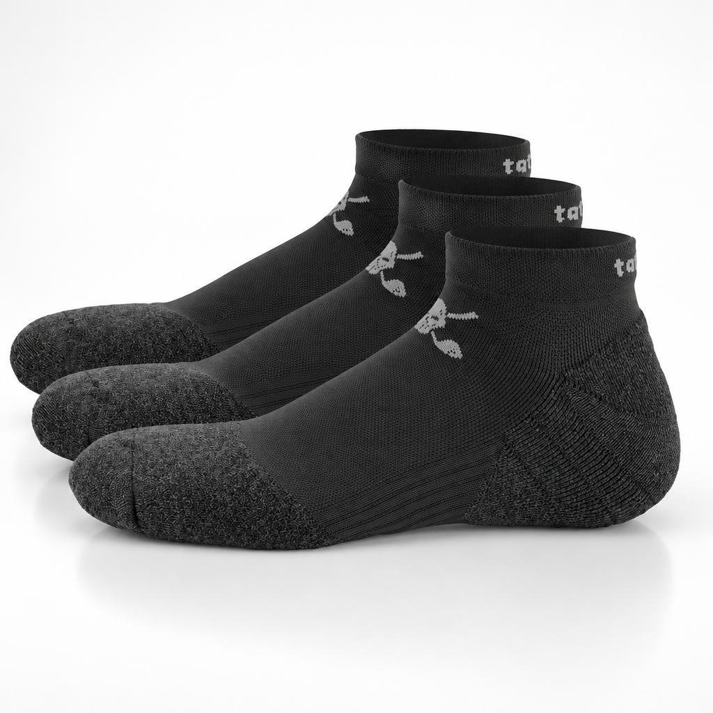 Black skull-logo socks with grey toes and heels displayed on white.